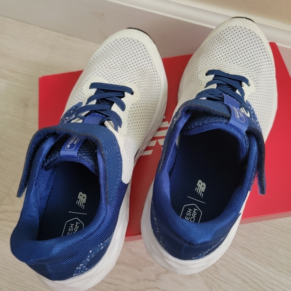 New Balance Boys Fresh Foam Arishi v4 Bungee Lace Sneaker Shoes Size 2.5 M EUC - Picture 3 of 7